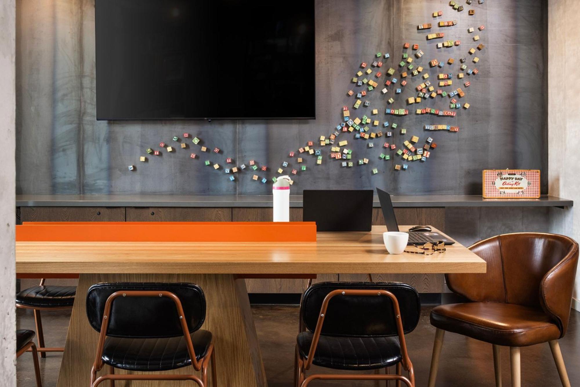 ホテル Moxy Madison Downtown エクステリア 写真