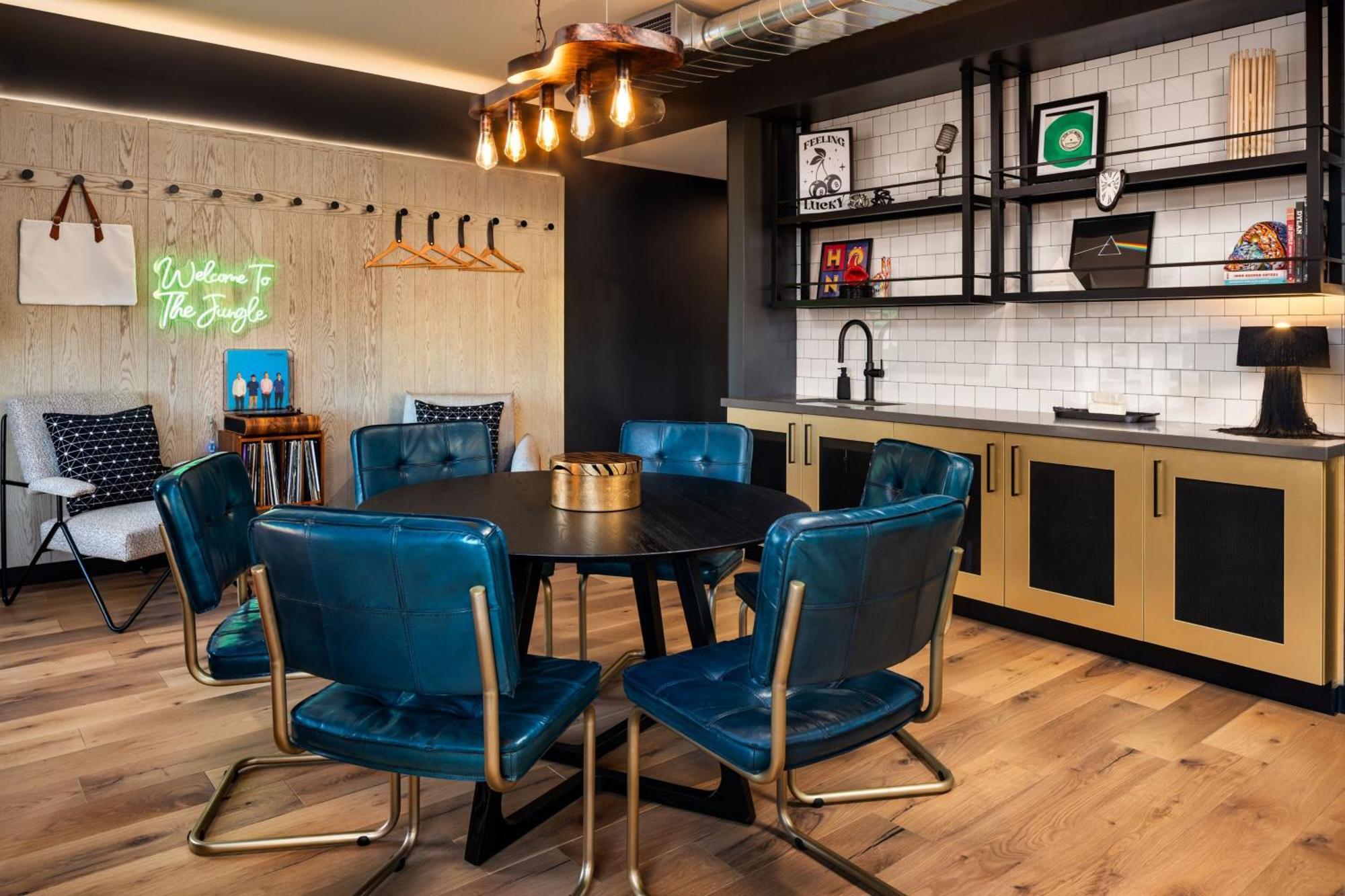 ホテル Moxy Madison Downtown エクステリア 写真