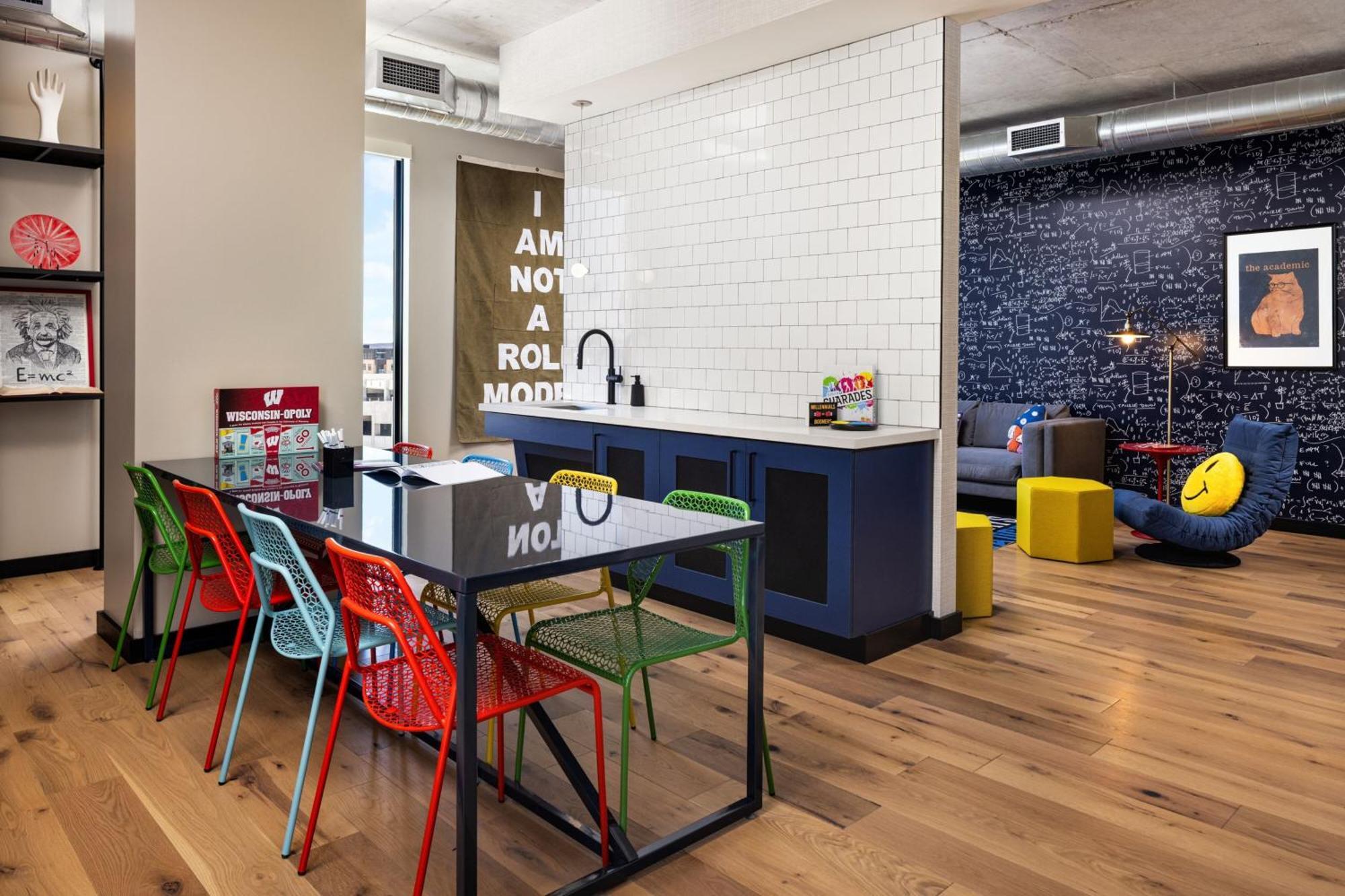 ホテル Moxy Madison Downtown エクステリア 写真